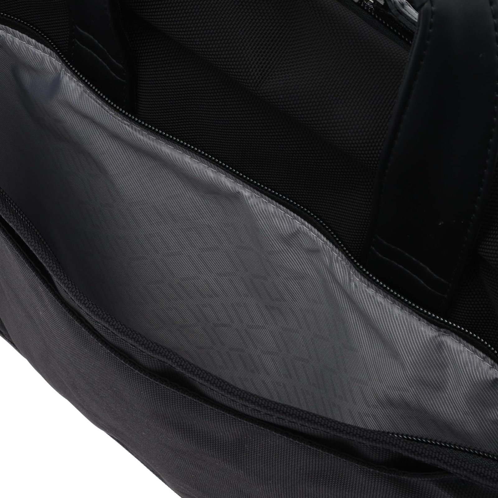 B4対応 強靭なコーデュラバリスティックナイロン使用