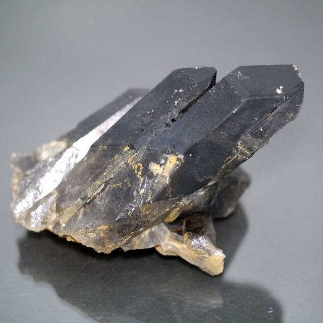 山東省産黒水晶（モリオン/ケアンゴーム）クラスター 1点物 （約329g）/天然石・置き物