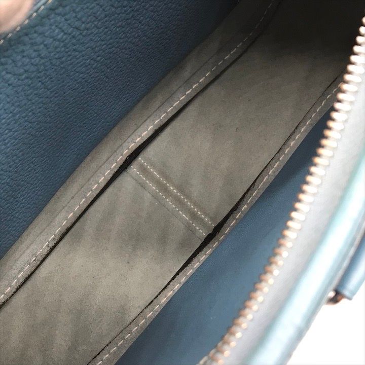 ブルー