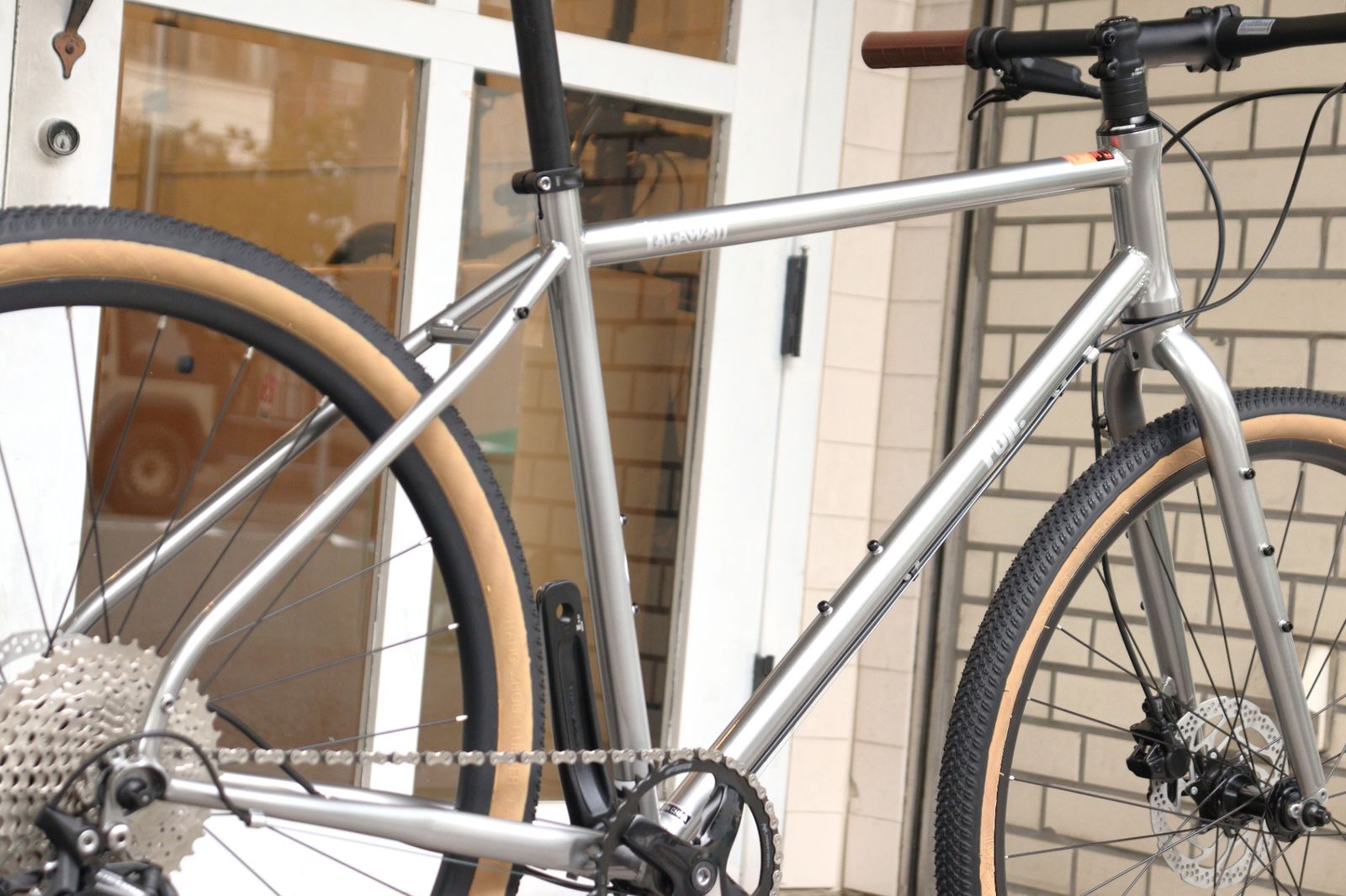 最高の品質、最低の価格！ フジ FUJI タラワ TALAWAH 2025モデル 19インチ シマノ デオーレ M6000 MIX 10S クロモリ クロスバイク 横浜店