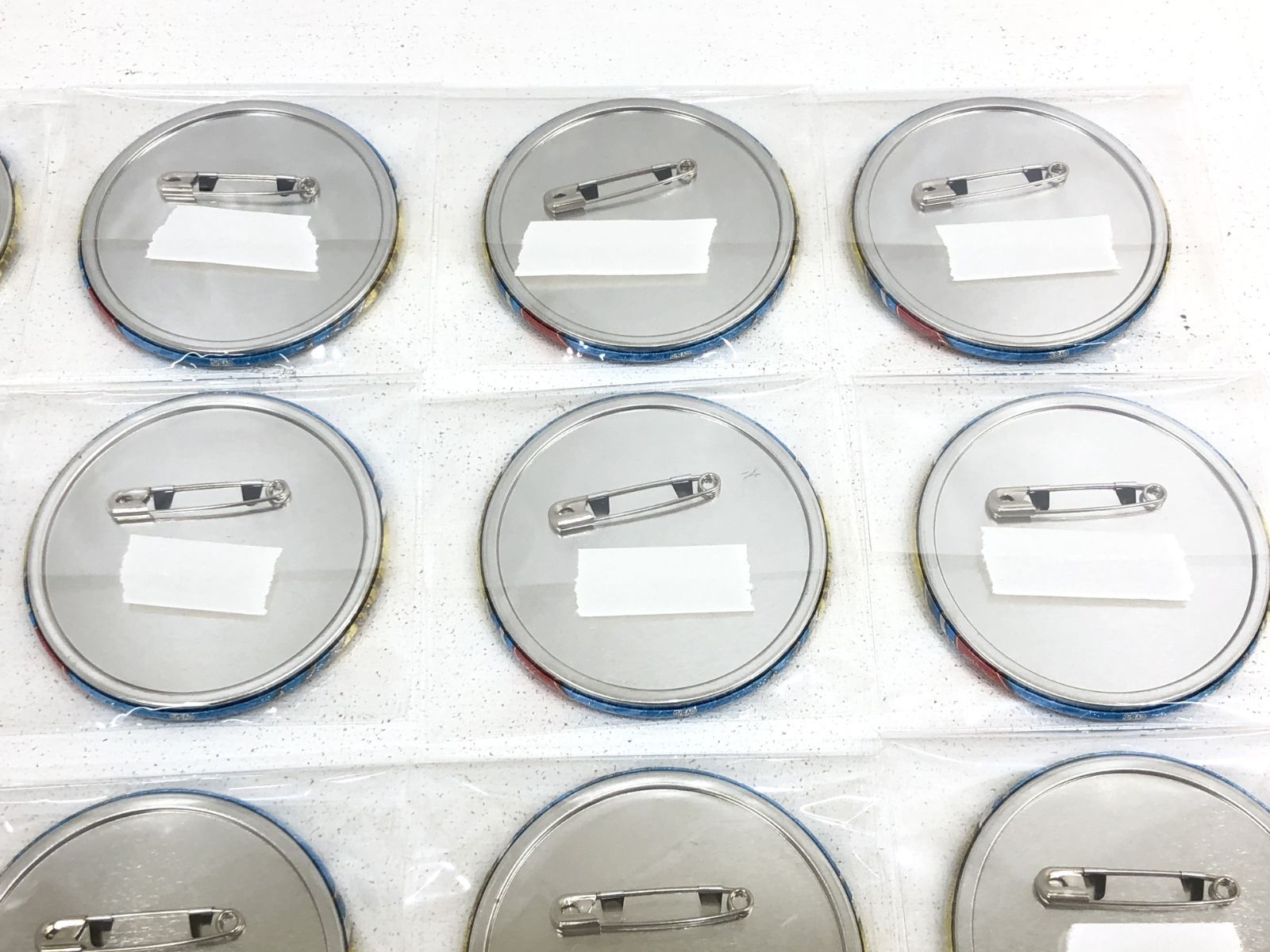 小牧店】SAKAMOTO DAYS 赤尾リオン バースデー缶バッジ 20個以上