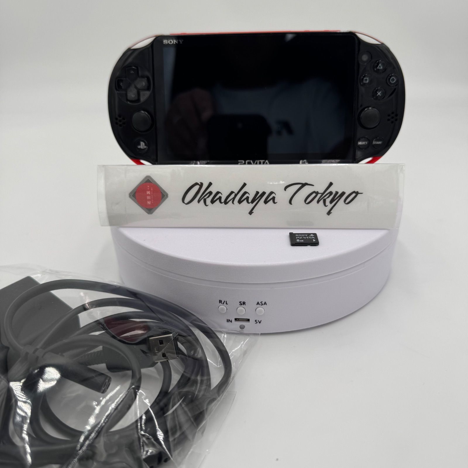 PS Vita 本体 ブラック レッド PCH-2000 動作 済み 充電器 8GBメモリーカード