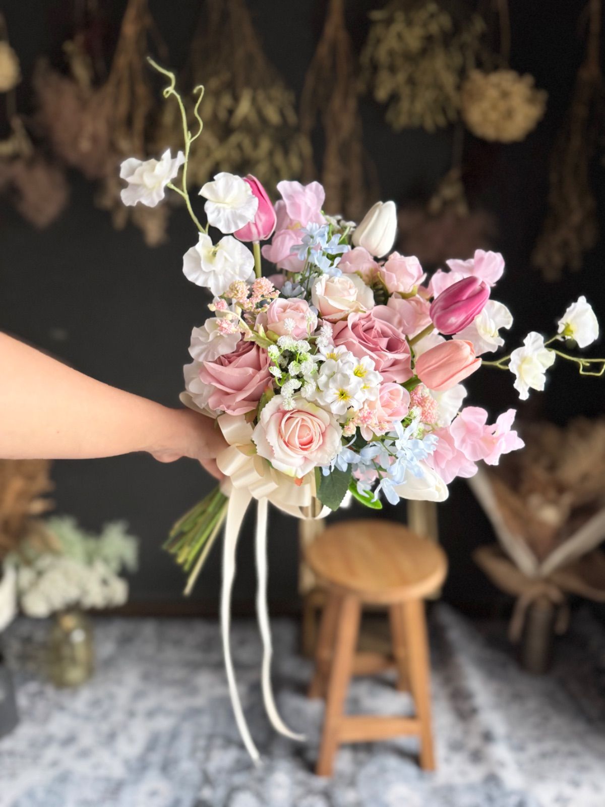 ピンクチューリップ濃淡クラッチブーケ ブートニア