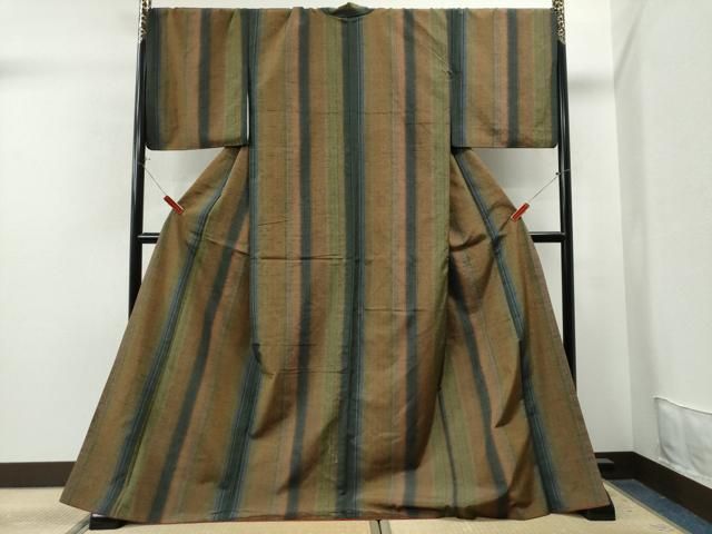 平和屋着物●上質な紬　縞　正絹　逸品　CAAS6879yc 平和屋着物○上質な紬 縞 正絹 逸品 CAAS6879yc - メルカリ