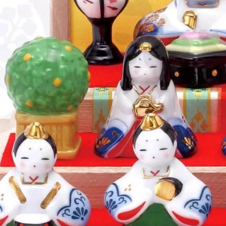 Ⅾ108 薬師窯 染錦華小紋飾り雛(平飾り) Ⅾ108 薬師窯 染錦華小紋飾り雛(平飾り)