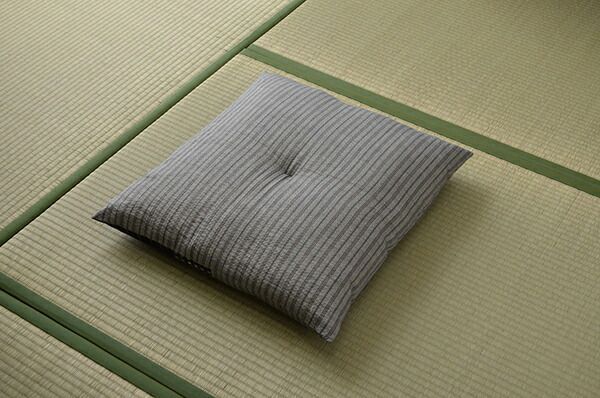 リビング 来客〕