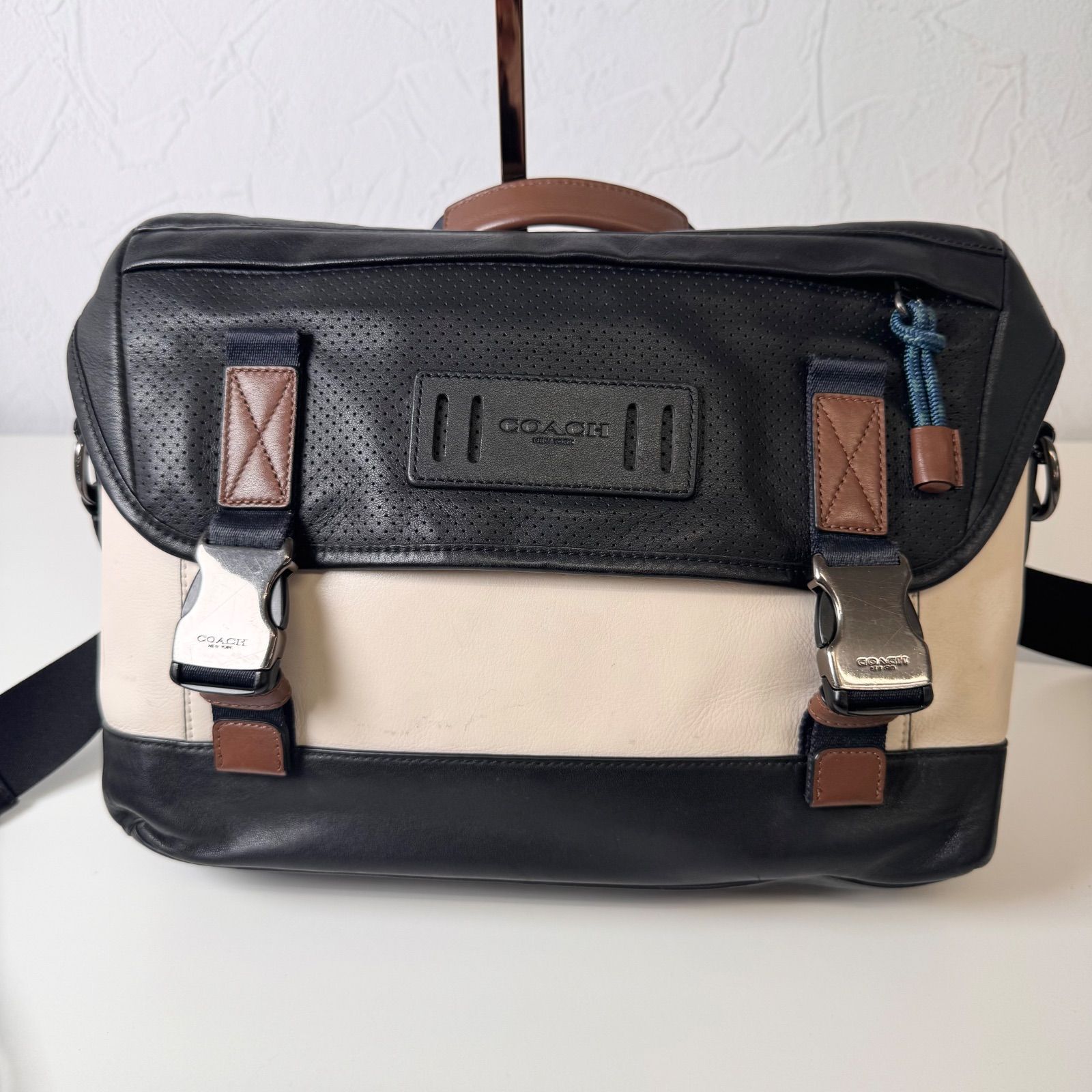 Cランク COACH リビングトン ショルダーバッグ メッセンジャー 斜め掛け マルチカラー レザー 革 ユニセックス 118EL