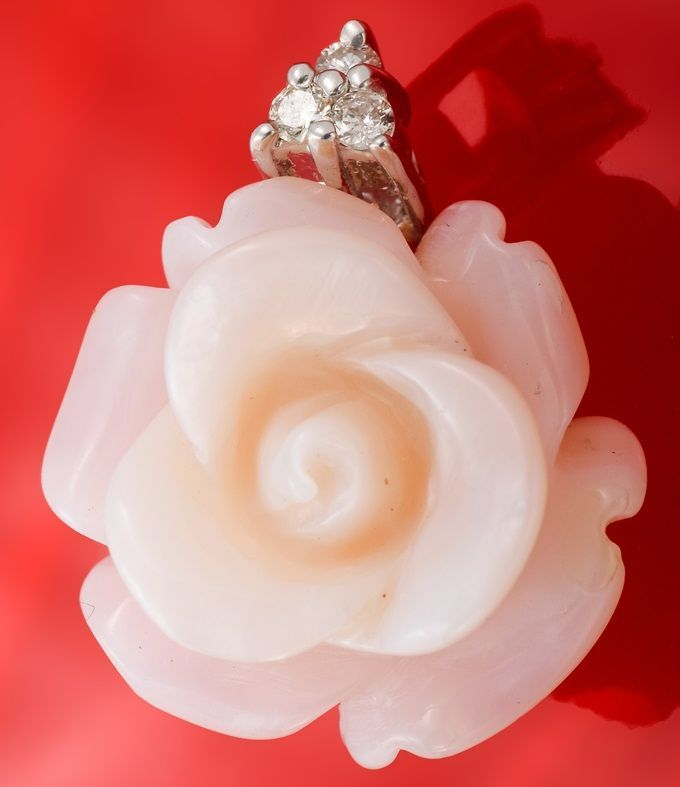 K18WG 珊瑚(コーラル)・ダイヤモンド ペンダント ローズモチーフ 品番c23-444 K18WG 珊瑚(コーラル)・ダイヤモンド ペンダント ローズモチーフ 品番