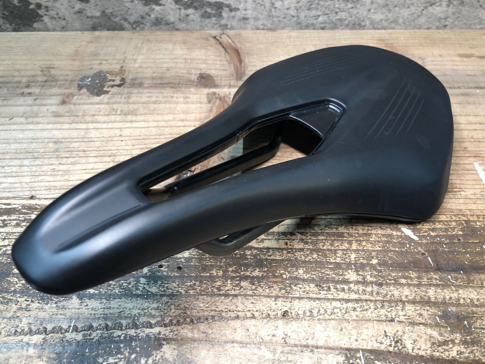 fizik サドル VENTO カーボンレール 150mm フィジーク サドル VENTO