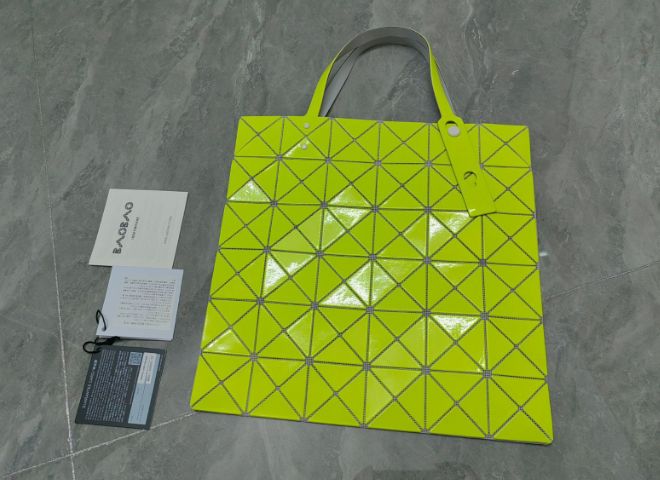 新品BAOBAO LUCENT GLOSS バオバオ イッセイミヤケ トートバッグ ISSEY MIYAKE