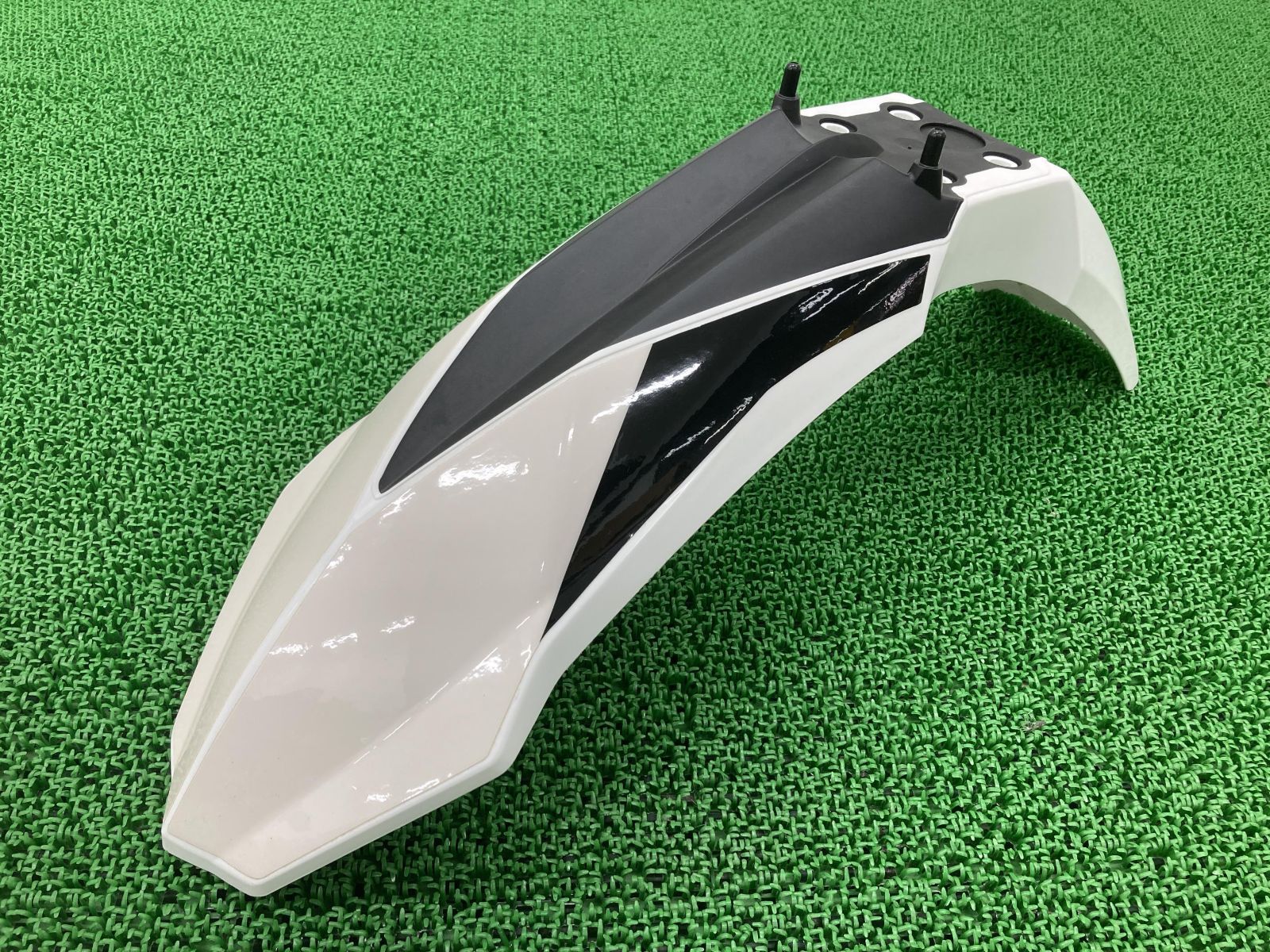 duke 890 r 純正タンクカウル　フロントフェンダー　白 duke 890 r 純正タンクカウルフロントフェンダー白