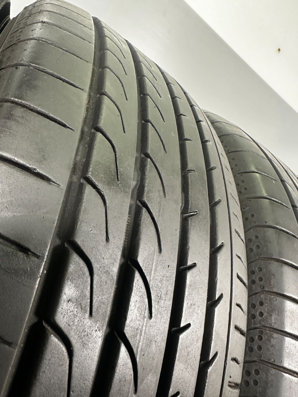 送料無料195/65R15 ヨコハマ RV-02 2019～2020年製 4本 夏タイヤ ノーマル