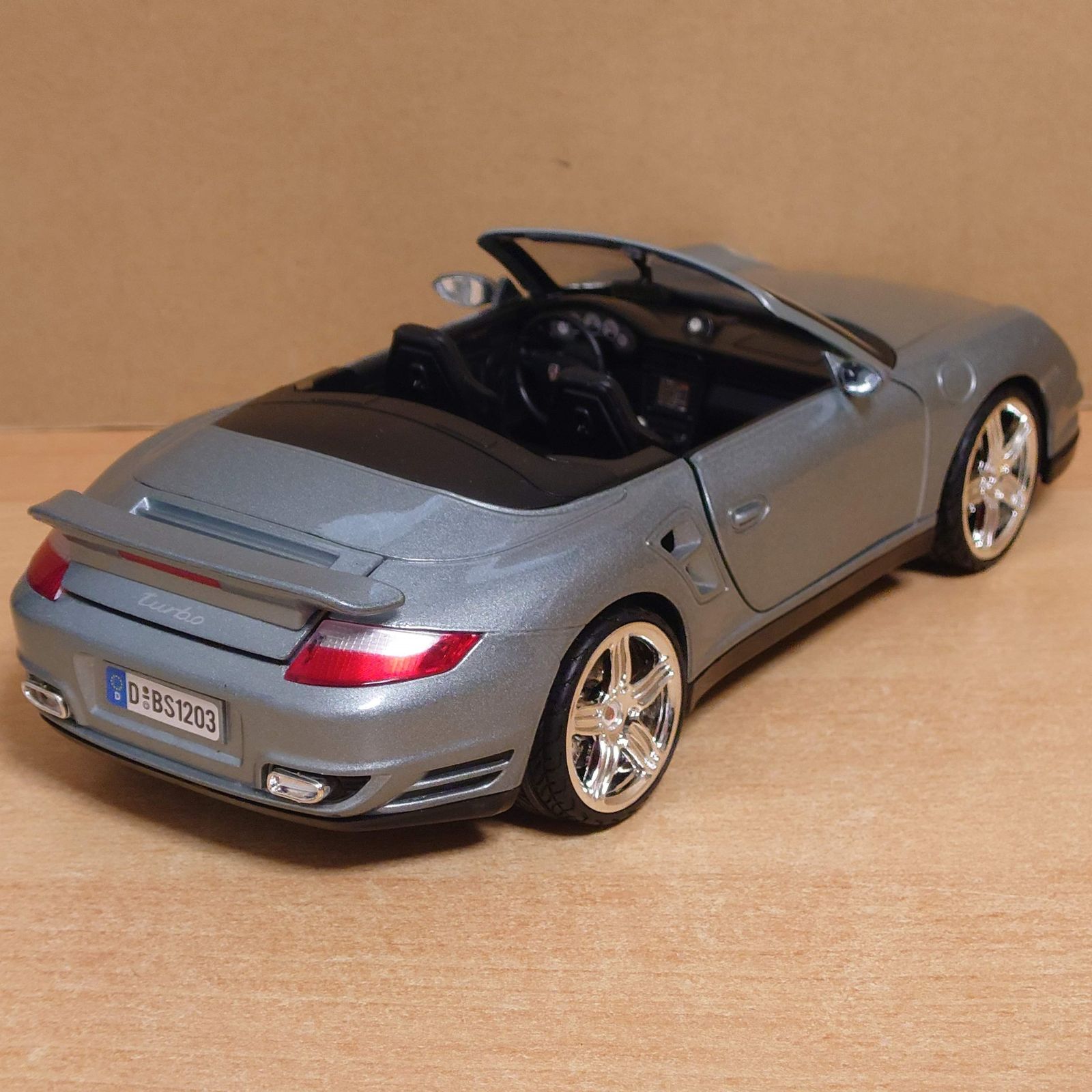 1/18 ポルシェ911ターボ カブリオレ シルバーメタリック PORSCHE 1/18 ポルシェ911ターボ カブリオレ シルバーメタリック PORSCHE