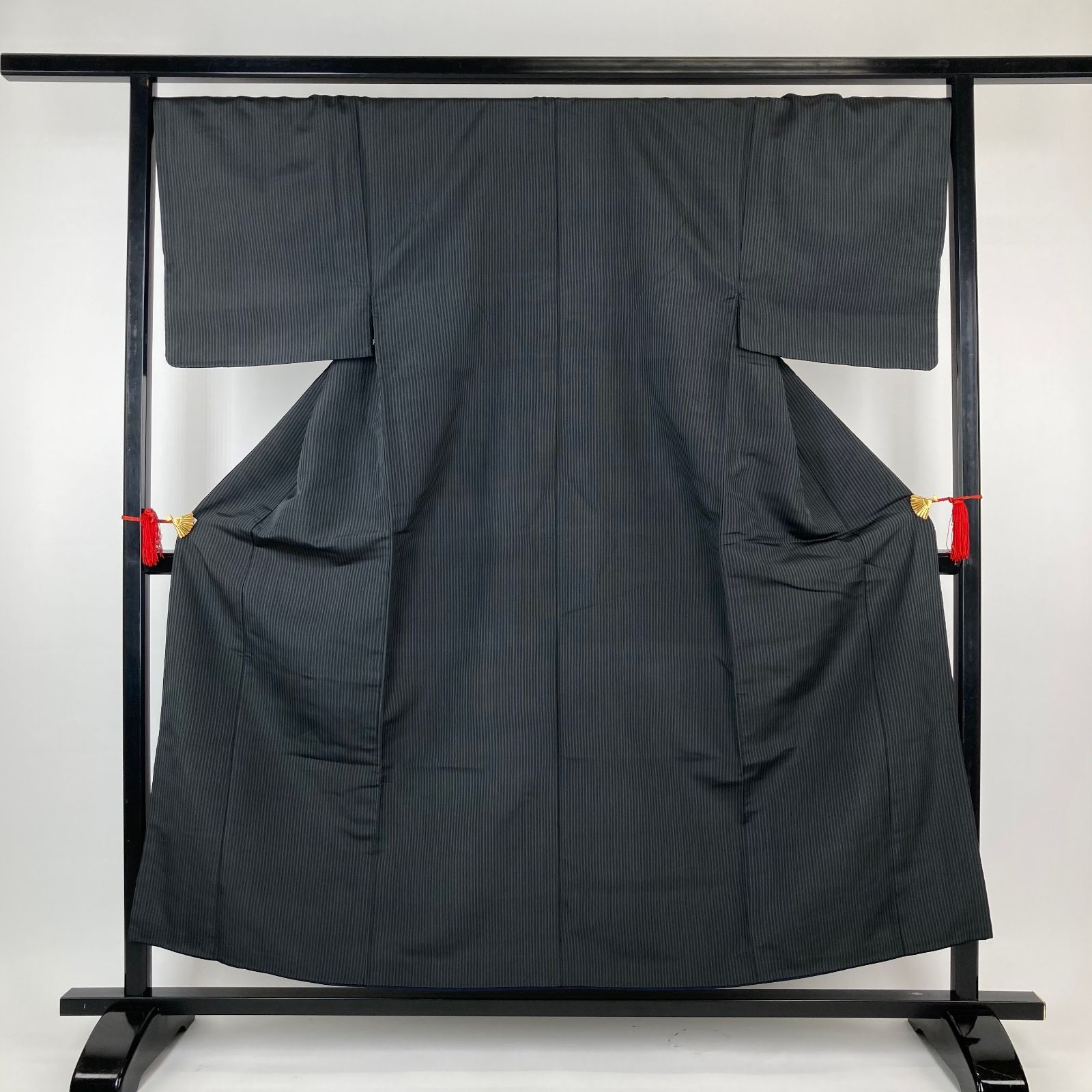 メンズリユース着物 紬 グレー 縞 袷 身丈 154cm 裄丈 70cm