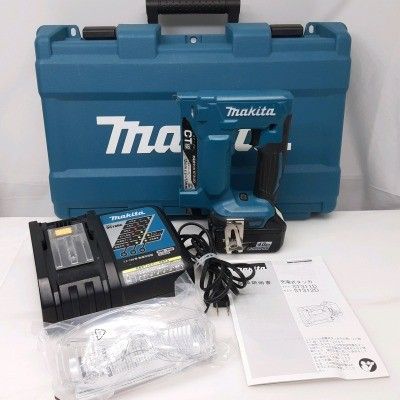 24k-498o【中古】makita マキタ 電動タッカ ST312D グリーン バッテリー1個 充電器付き【送料無料】【9800円以上で沖縄・離島も送料無料】