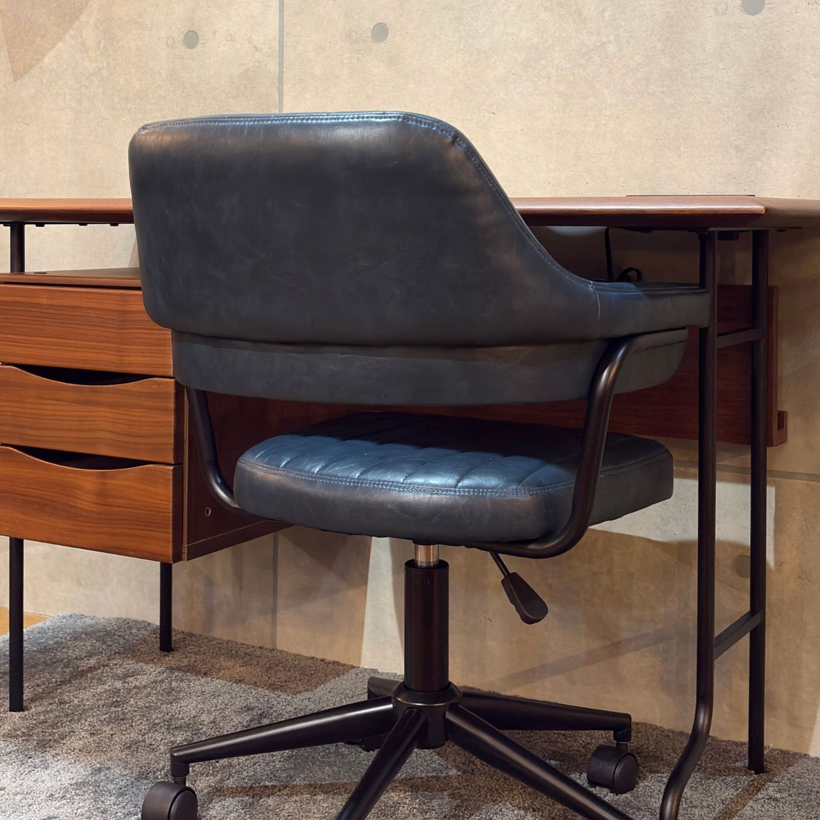 実績のある デスク ウォールナット×ブラックアイアン ワークデスク 120cm コンセント USB付 ヴィンテージデザイン ミッドセンチュリーデザイン 可愛い