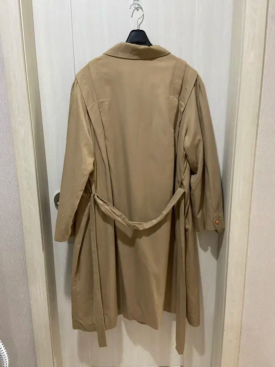 ベージュ