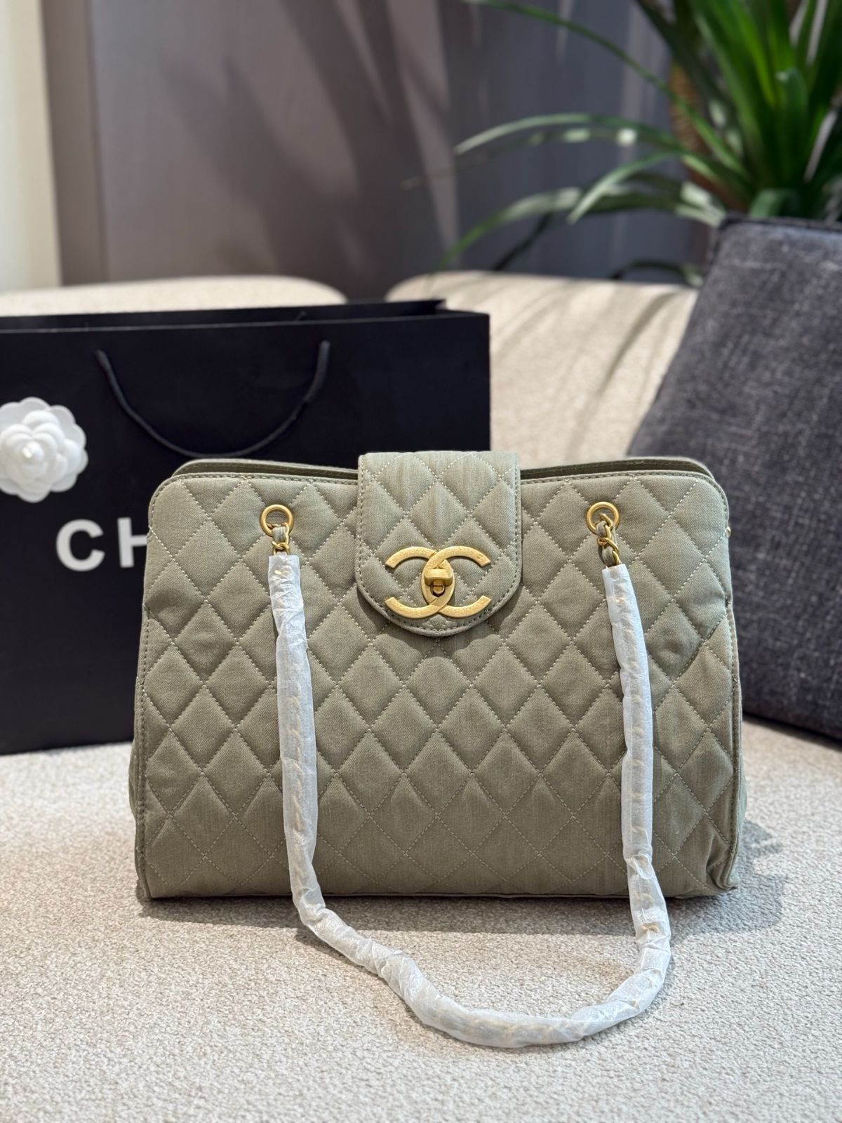 【CHANEL】 デニム コスメティックバッグ RA980 上品♪】 CHANEL 22 ウォッシュド デニム ミニ ハンドバッグ