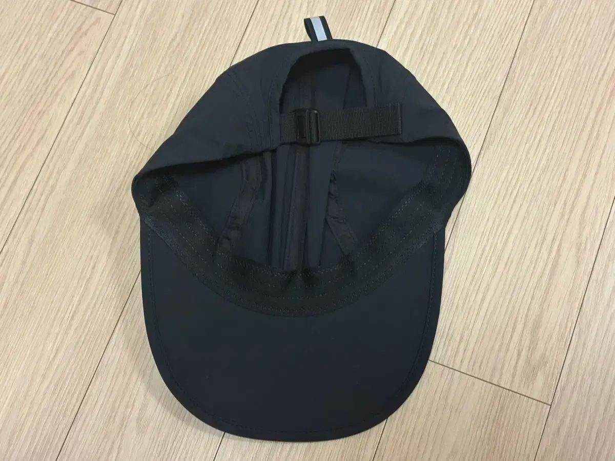 C.P. COMPANY キャップ ゴーグル付き　cap 黒ブラック　サングラス C.P. COMPANY キャップ ゴーグル付き cap 黒ブラック サングラス