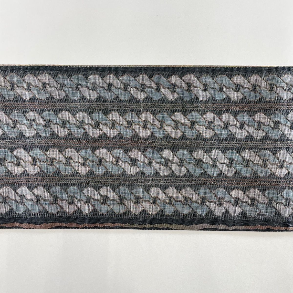 N02【在庫処分】美品 銀通し 斜め縞模様 全通 正絹 袋帯 袋帯 美品 名品 斜縞 金銀糸 墨色 全通 正絹 【中古】 - メルカリ