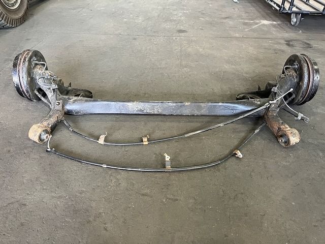 アクア NHP10 リアアクスルビーム L 42110-52352 040