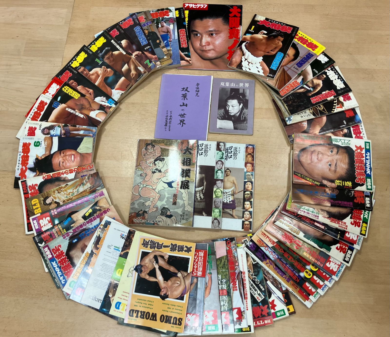 相撲画家 松岡リン「綱をつける横綱三重ノ海」リン・スターム