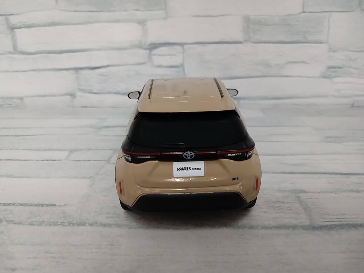 カラーサンプルミニカー 1/30 トヨタ YARIS CROSS ベージュ 1⁄30