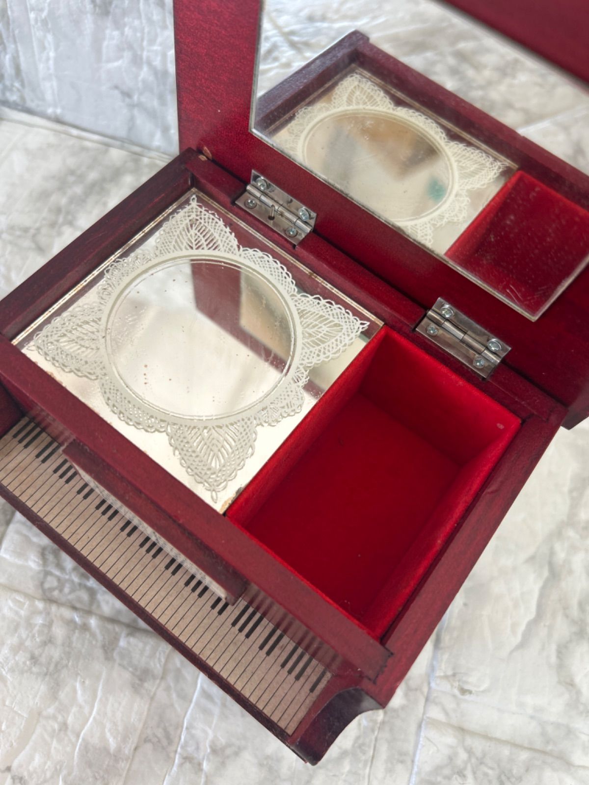 【新品】アンティーク　昭和　レトロ　オルゴール付きジュエリーボックス オルゴール ジュエリーボックス 昭和レトロ 小物入れ - メルカリ