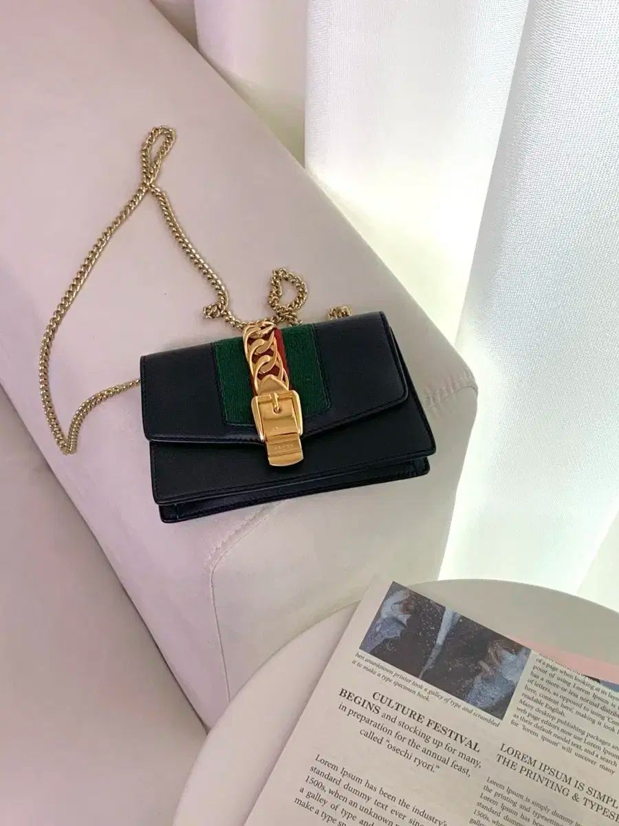 GUCCI グッチ シルヴィー チェーン クロスバッグ