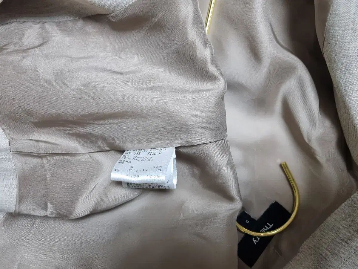 セオリー ベージュ