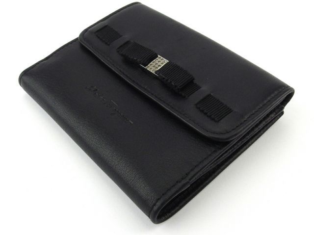 フェラガモ 二つ折り財布 ブラック 未使用品 Salvatore Ferragamo フェラガモ FERRAGAMO 二つ折り財布 ワンダ