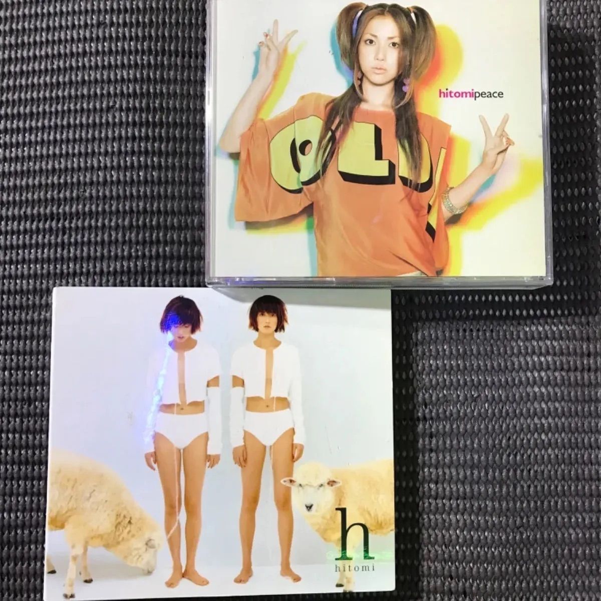 hitomi ベスト・アルバム 2点 💽『h』【初回限定盤】 💽 『peace