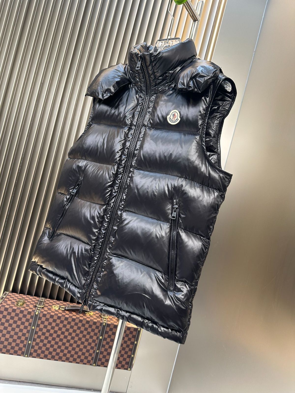 最終値下げ美品‼︎定番モンクレール ダウンベスト モンクレール ダウン ベスト|本日限定特価|新品未使用 - メルカリ