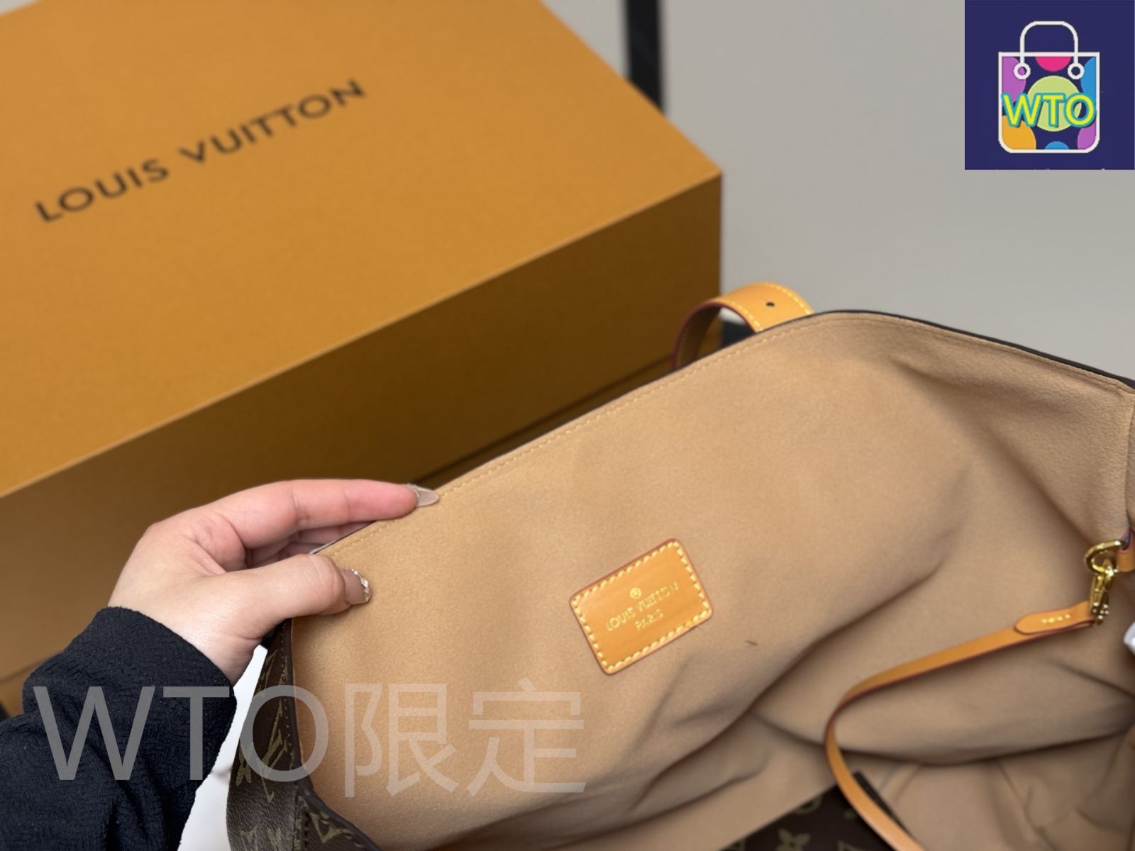 今日特価】Louis Vuitton Women's Lowkey Bumbag ルイ・ヴィトン