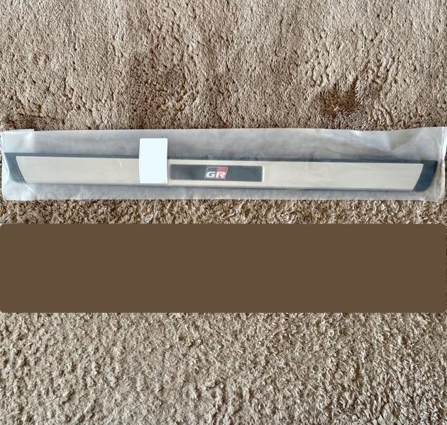 トヨタ TOYOTA 純正 GR ヤリス スカッフ プレート RH LH 助手席 運転席 共通 単品 パーツ エンジン タイヤ バンパー 検索 マフラー