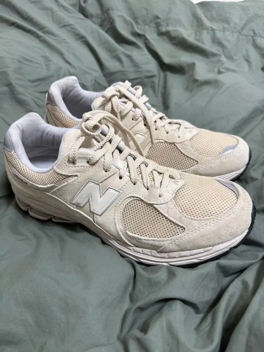 New Balance ニューバランス 2002R ベージュ ボーン 290