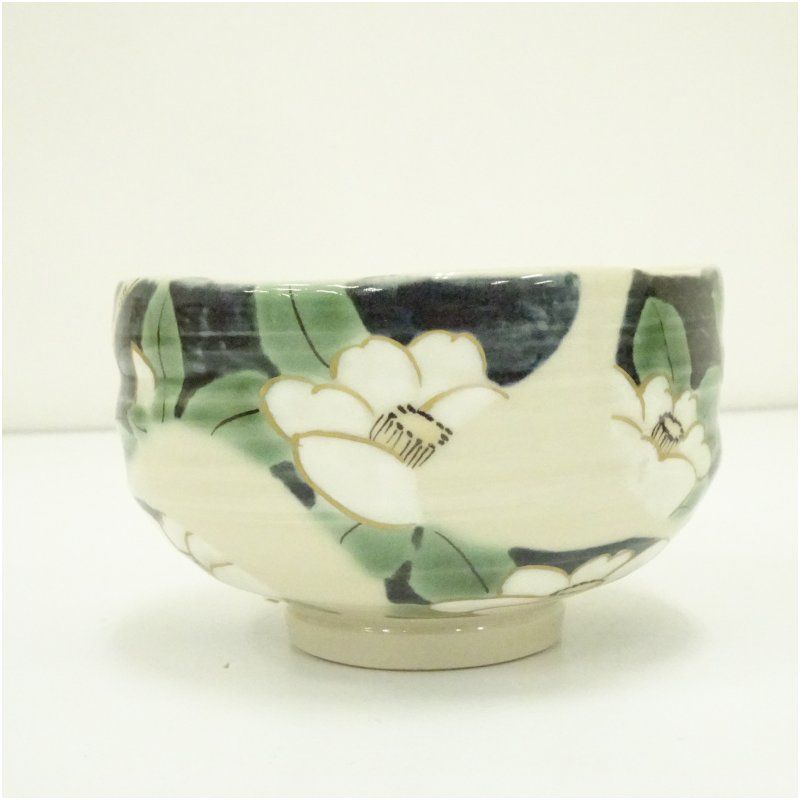 九谷焼 和田青良造 黒地椿絵茶碗 共箱 茶道 抹茶 おしゃれ 抹茶茶碗 抹茶碗 和食器 レトロ 茶器 骨董 茶わん 茶会 茶の湯