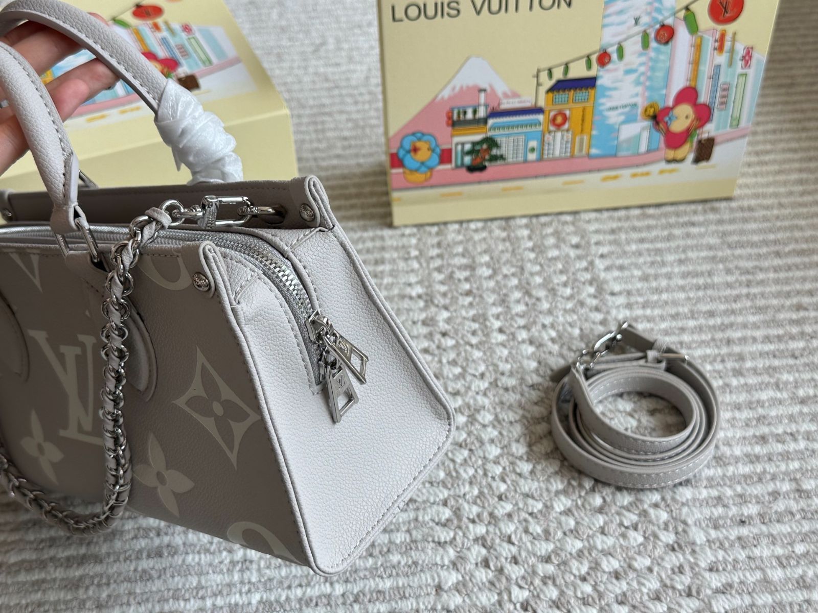 今日特価】Luxury Foldable Gift Box Edition Lv Onthego