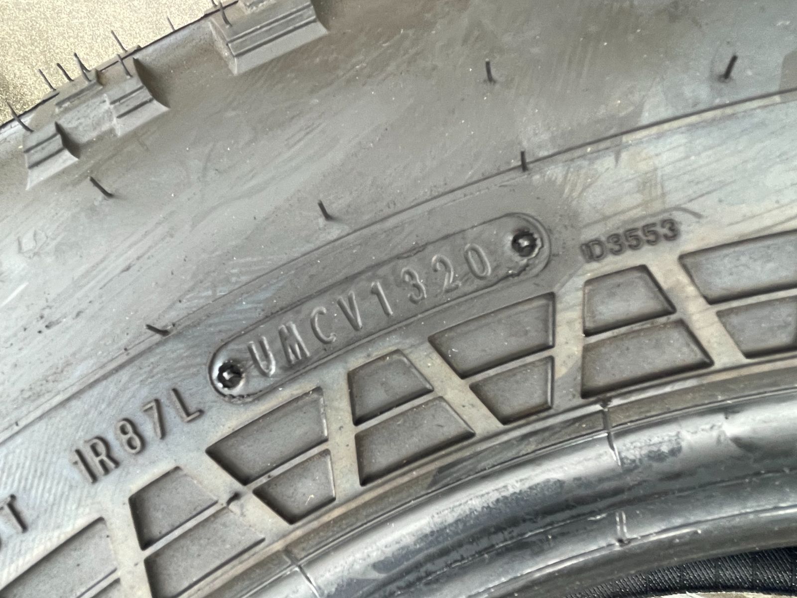 タイヤ FALKEN WILDPEAK M/T MT01 285/70-17 JEEP ﾗﾝｸﾞﾗｰJLﾙﾋﾞｺﾝ 純正 