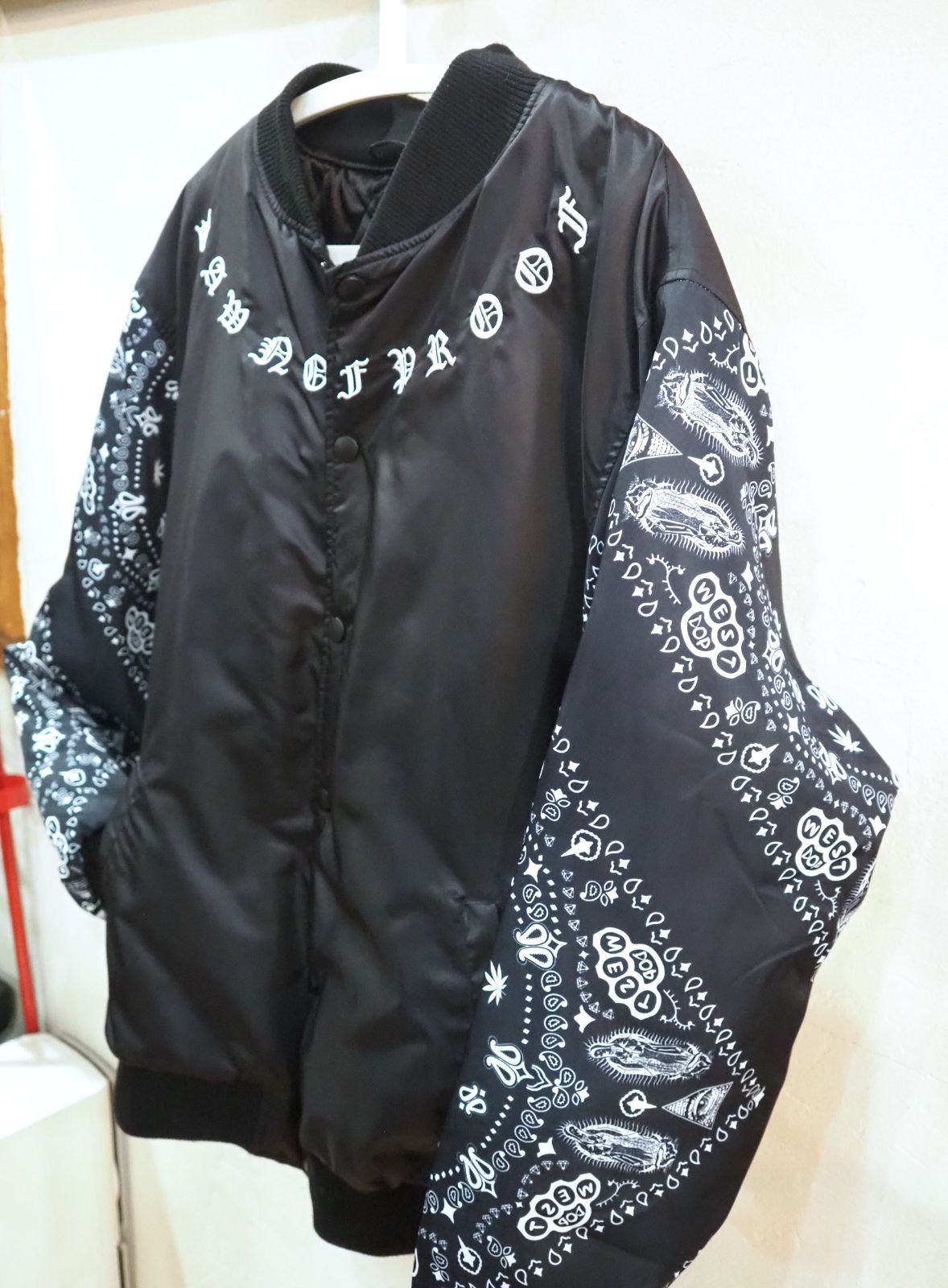 DOPE スタジャン スタジアムジャンパー メンズ 中綿ダウン オーバーサイズ ペイズリー柄切り替え ロスアンゼルステリトリー KANDAIZUMI_COM