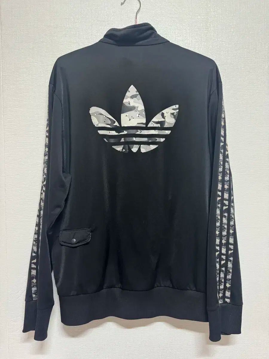 adidas アディダス 迷彩柄ジャージ