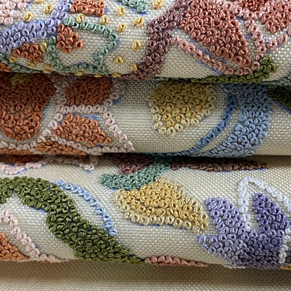 袋帯 逸品 華文 草花 相良刺繍 六通 正絹 袋帯 逸品 華文 草花 相良刺繍 青灰色 六通 正絹｜中古・古着