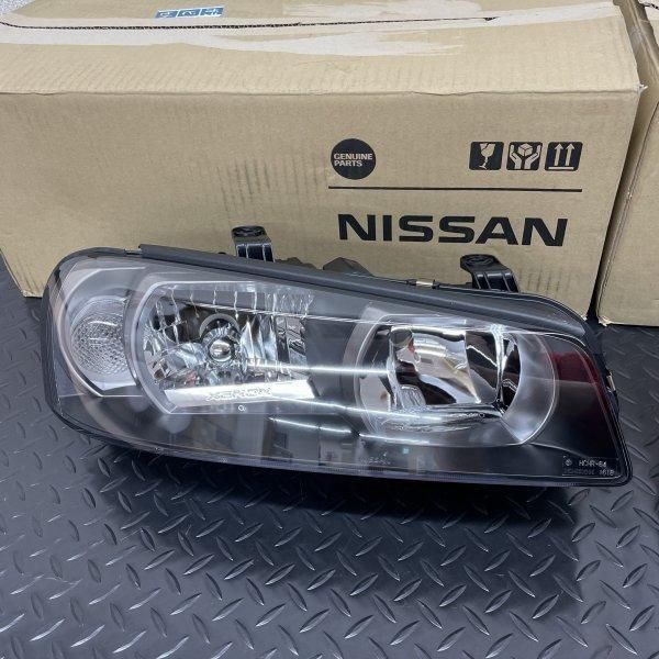 残り1個 希少 廃盤 日産 R34 スカイライン GT-R 純正ヘッド 残り1個 希少 廃盤 日産 R34 スカイライン GT-R 純正ヘッド
