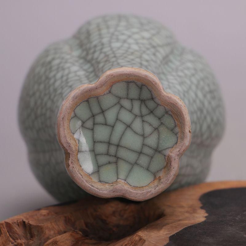 宋官窯開片釉梅瓶  景徳鎮 陶磁器 装飾品 現代工芸品美術品 置物 宋官窯開片釉梅瓶 景徳鎮 陶磁器 装飾品 現代工芸品美術品 置物