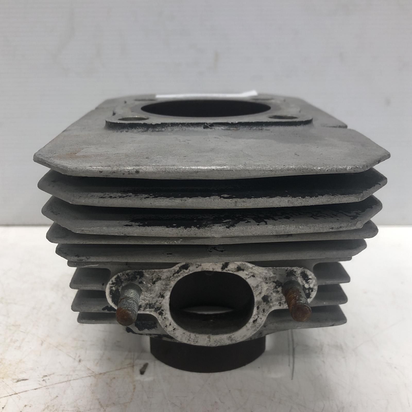 KAWASAKI 500SS KH500 シリンダー（2）　部品取り カワサキ [Y-250318-8] KAWASAKI 500SS KH500 シリンダー（2） 部品取り カワサキ KAWASAKI