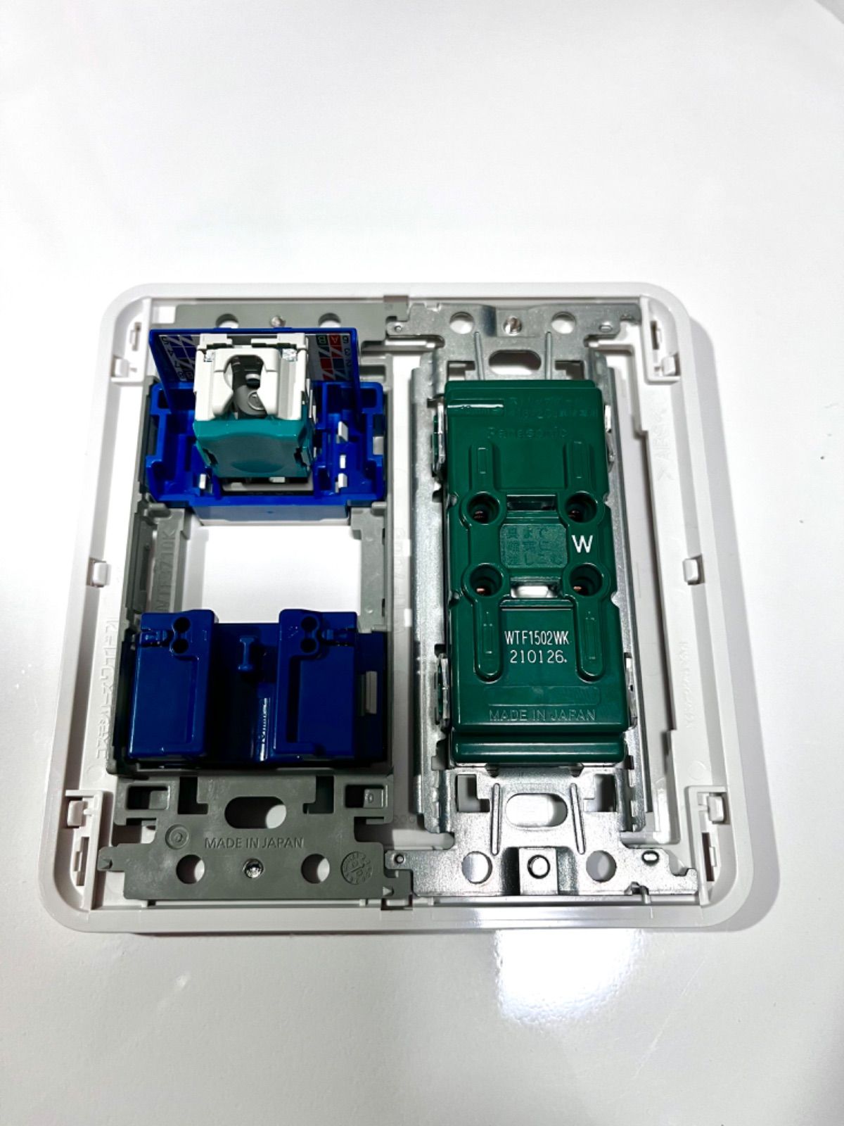 Panasonic コスモワイドシリーズ【コンセント〜LAN〜TEL】|mercari 