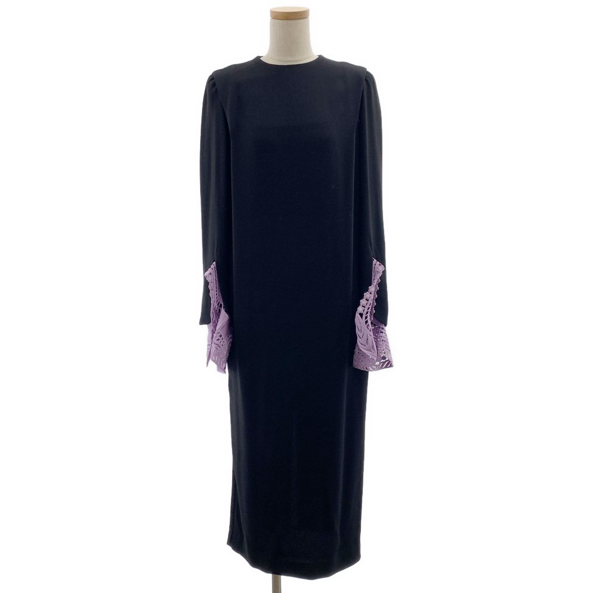 マメクロゴウチ Embroidery Cuffs I-Line Dress 2サイズ】Back Satin Crepe Georgette Embroidered Cuffs I-Line Dress