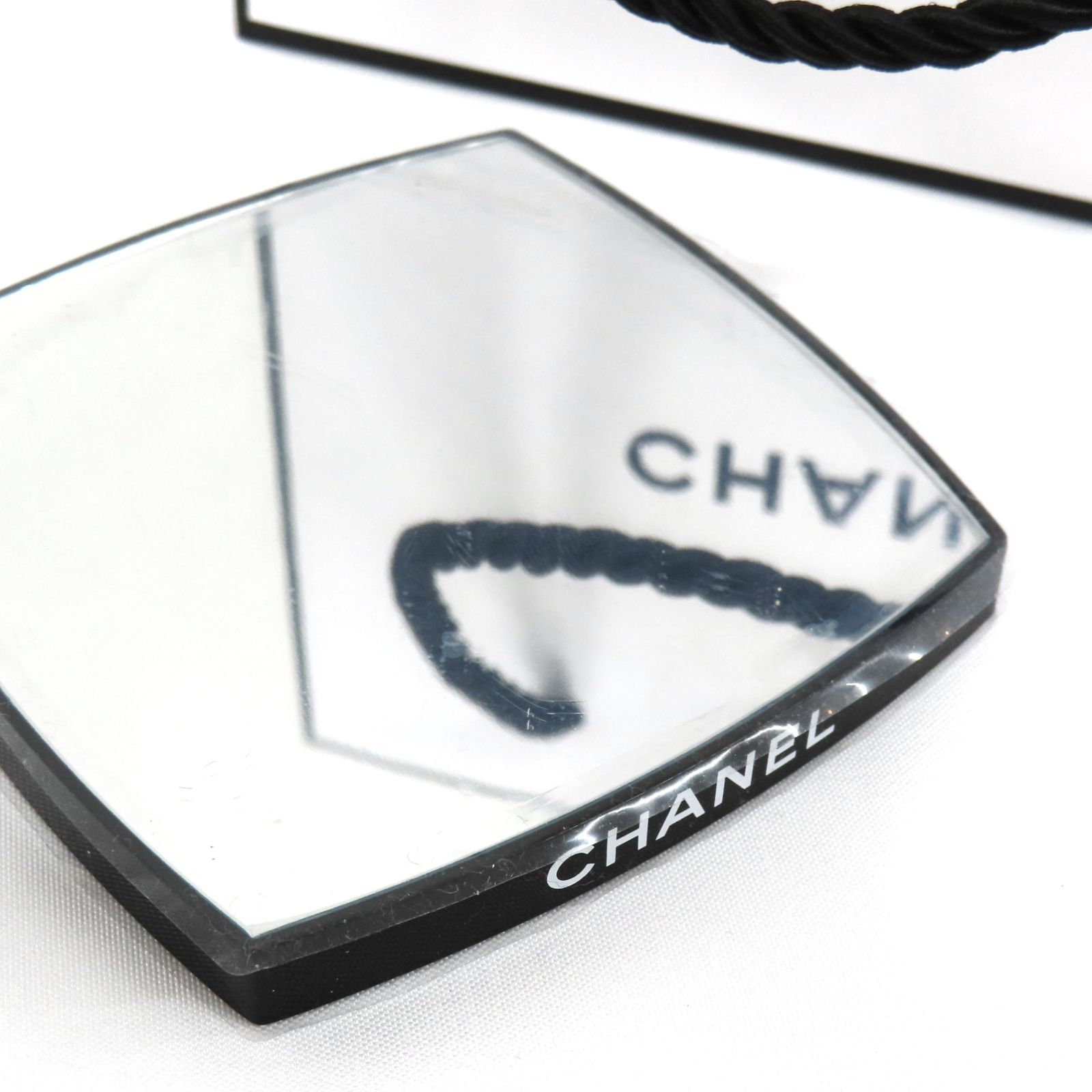 CHANEL シャネル ミニ鏡 ミラー キーホルダー ノベルティ CHANELミニミラーチャームキーホルダー鏡化粧ロゴノベルティ