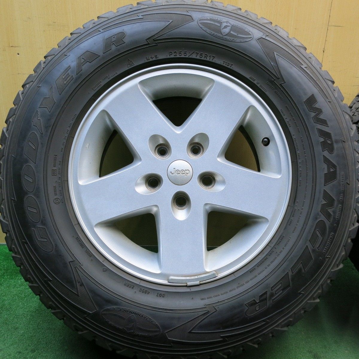 4本価格 ジープ JK ラングラー 純正 255 75R17 グッドイヤー WRANGLER 17インチ PCD127 5H 5092110HAノ TRITUETUBI_COM