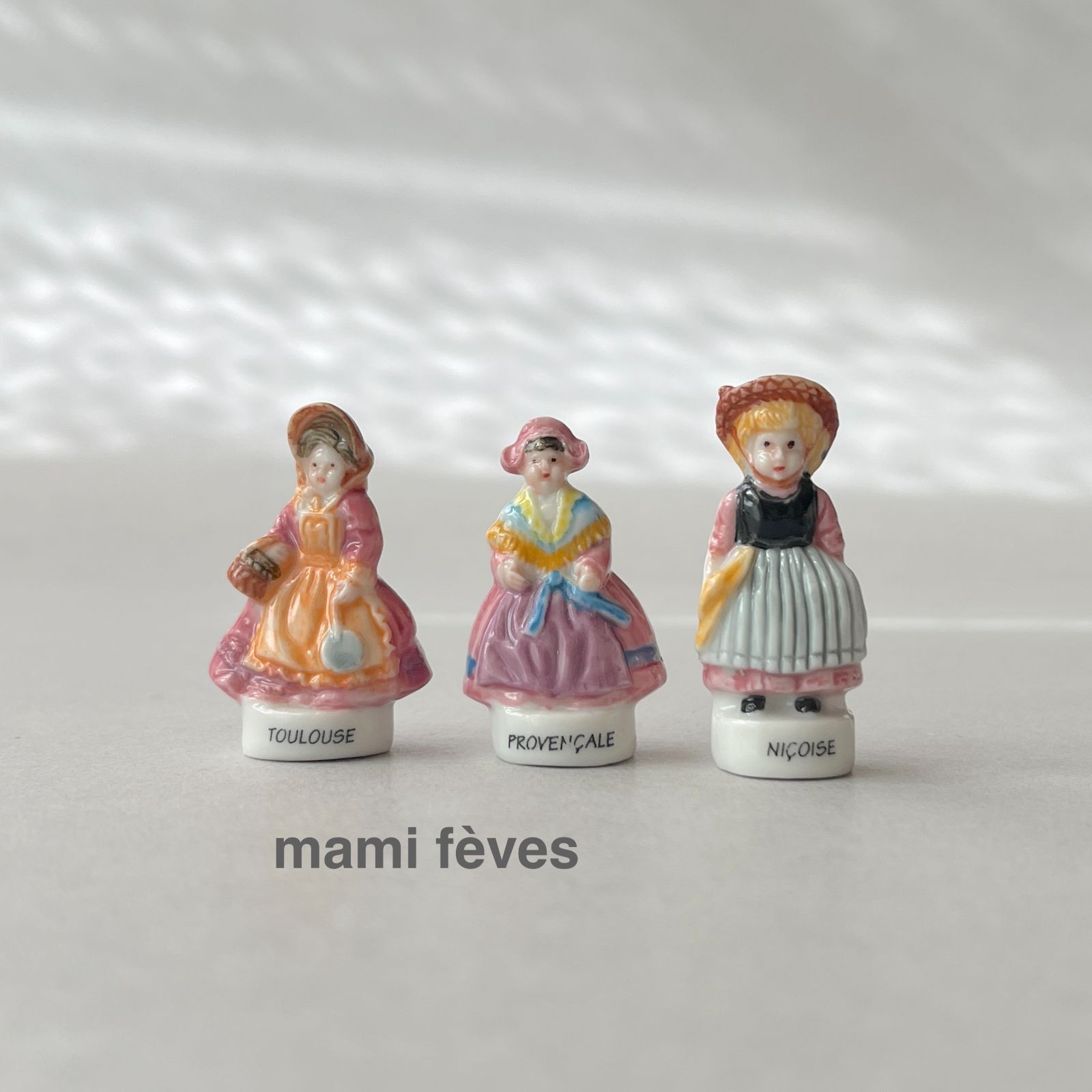 【新品・未使用】フランス各地の伝統衣装　フェーヴ12点コンプ　フランス　送料込み フランスのマルシェ レア フェーブ ヴィンテージ フェーヴ フランス